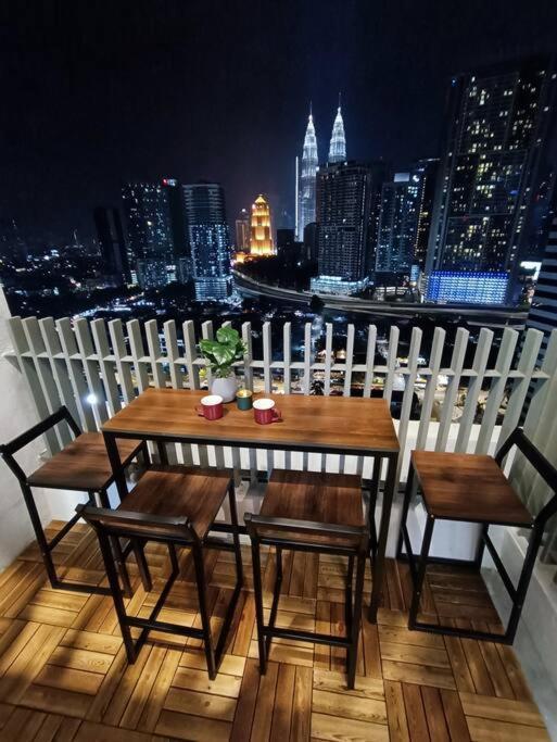 Col 14a Modern Infinity Pool Klcc View With Balcony Pangsapuri Kuala Lumpur