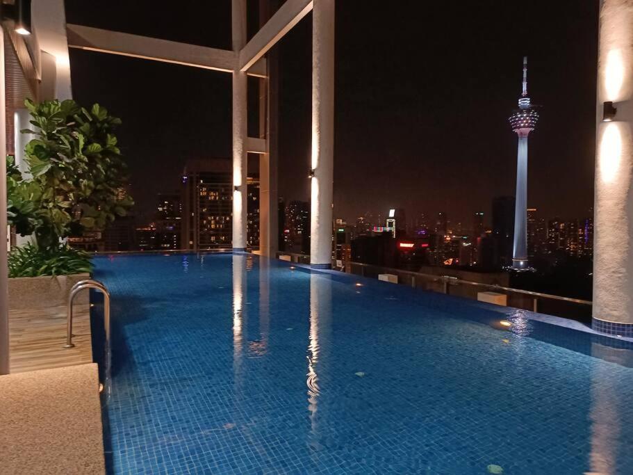 Col 14a Modern Infinity Pool Klcc View With Balcony