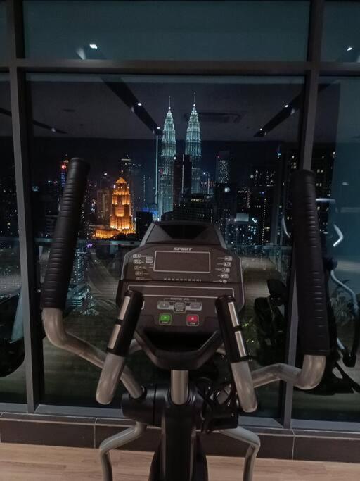 Col 14a Modern Infinity Pool Klcc View With Balcony Pangsapuri Kuala Lumpur