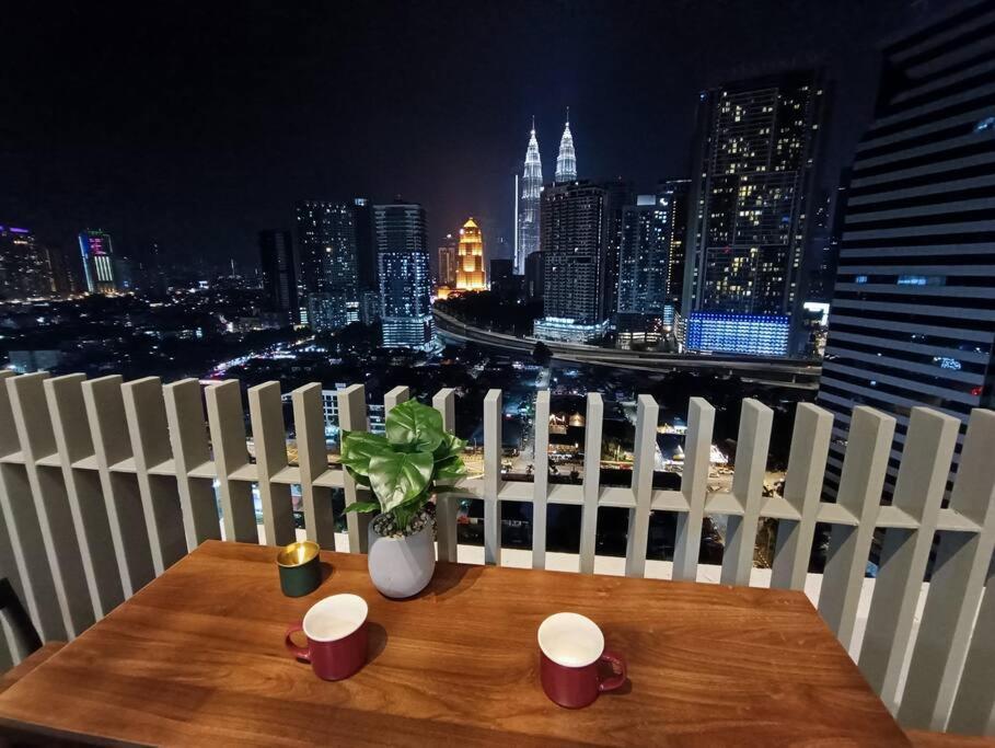 Col 14a Modern Infinity Pool Klcc View With Balcony * Kuala Lumpur