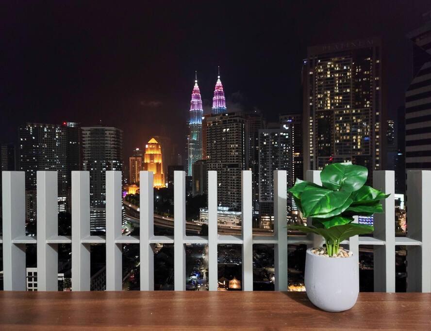 Col 14a Modern Infinity Pool Klcc View With Balcony Pangsapuri Kuala Lumpur