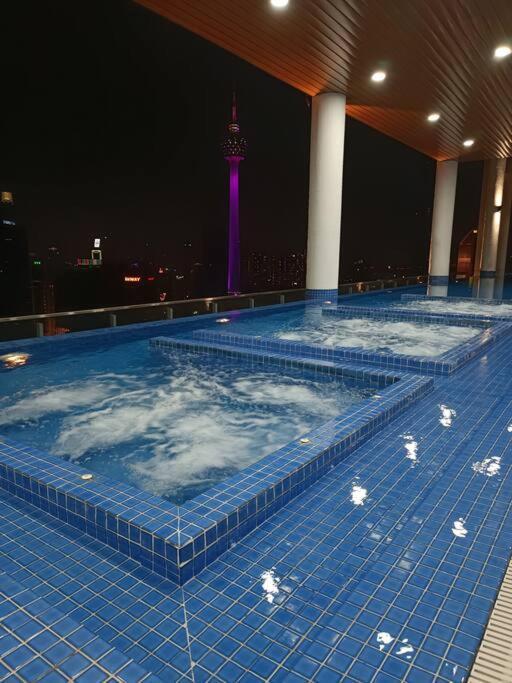 Col 14a Modern Infinity Pool Klcc View With Balcony